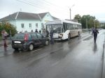 В Соликамске Ford в лобовую врезался в автобус: погиб пассажир иномарки