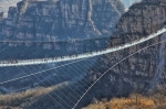 Cамый  высокий пешеходный стеклянный мост открыли в Китае