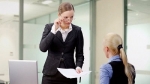 Женщины, по сравнению с мужчинами, в офисах находятся в более жестких социальных рамках 