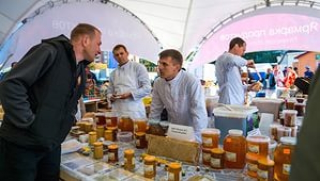 Продукты пермских производителей начнут продавать в Москве