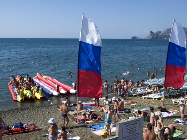 Украинцы не афишируют свой отдых в Крыму из-за давления на родине...