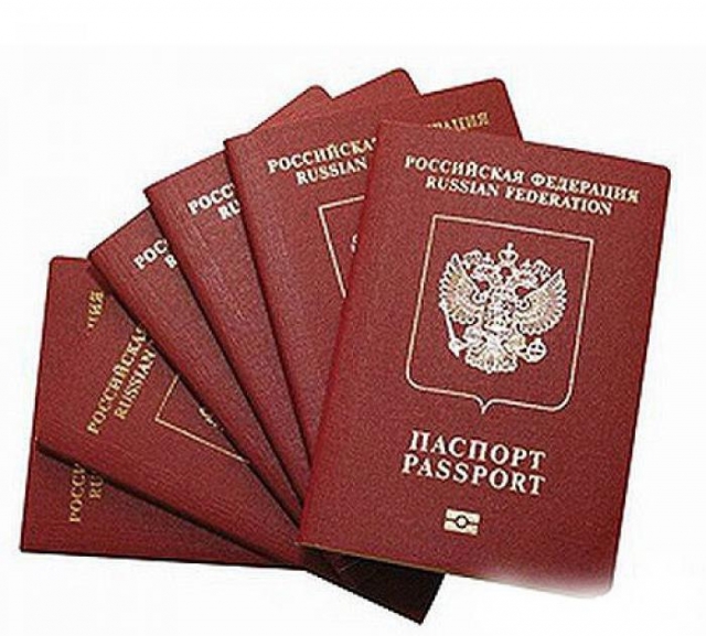 Туристам в помощь: россиянам разрешат иметь по два загранпаспорта