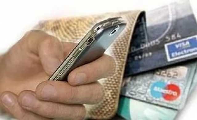 В Березниках таксист обокрал пенсионерку