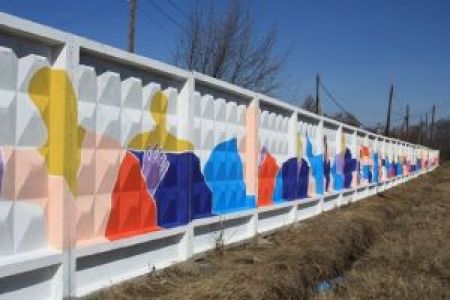 Бетонные заборы в Перми раскрасили художники из шести российских городов