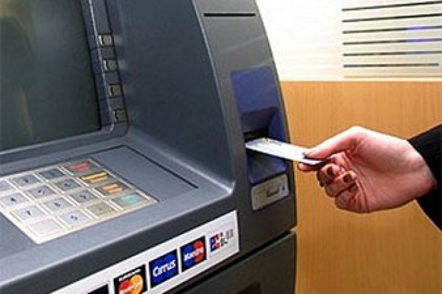 Жительница Усолья осталась без банковской карты и денег, поверив своей знакомой