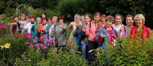 Участники конкурса цветников "Мой двор - самый красивый!" побывали в соликамском дендрарии