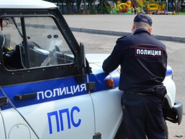 Житель Березников обложил матом полицейских за то, что ему не дали поспасть на лавочке