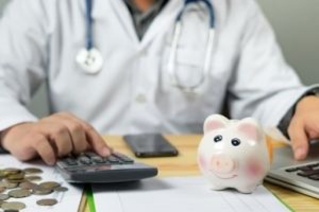 В минздраве ответили на заявление Счетной палаты о зарплатах врачей