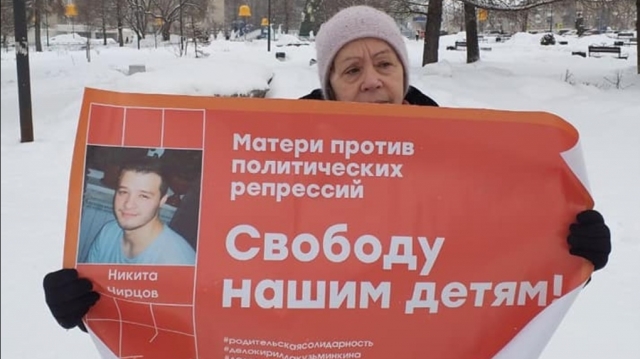 Березниковцы поддержали бабушку Никиты Чирцова в одиночном пикете