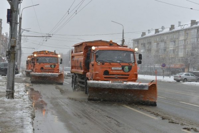 В расчистке березниковских улиц от снега участвуют около 50  машин