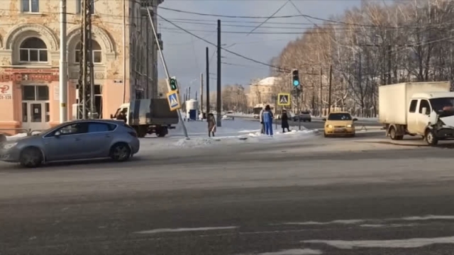 В Березниках «Газель» врезалась в стену многоквартирного жилого дома