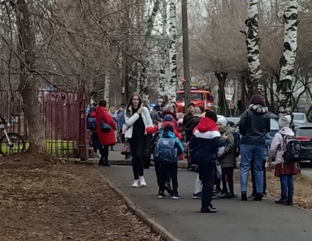 В Березниках массово эвакуируют школы