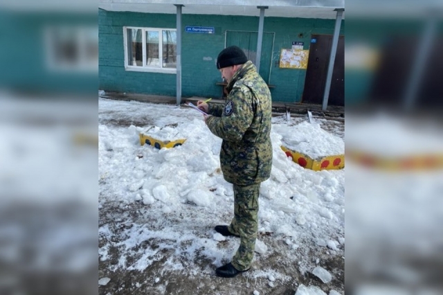 В пермской больнице скончалась школьница, на которую с крыши упал лёд 