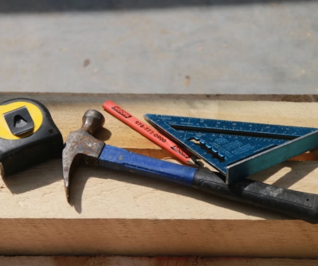 Потребители отказываются от больших покупок